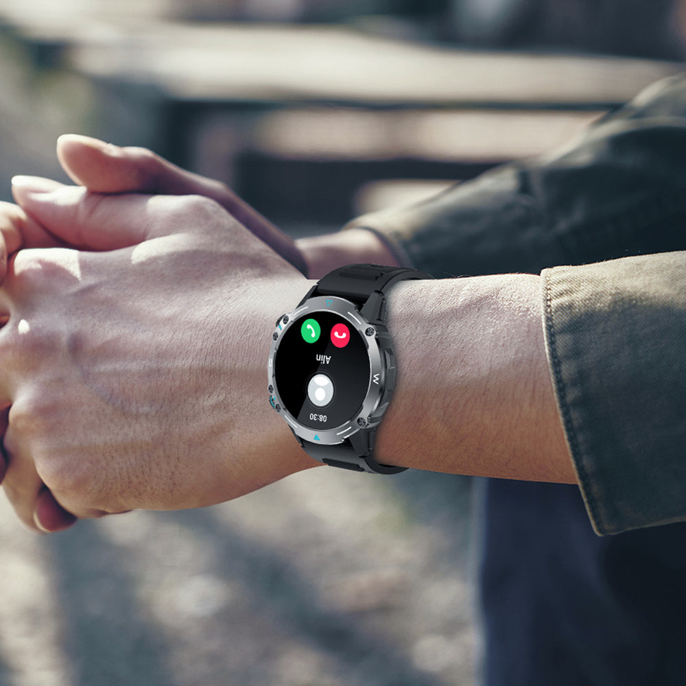 De Colmi M42 smartwatch met belfunctie, slank ontwerp, meer dan 100 sportmodi en een batterijduur van 10 dagen.